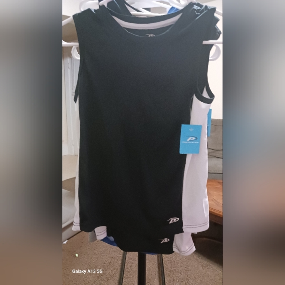 Pro Player Boys Black and White Muscle Tank Top Size 5/6. A-30